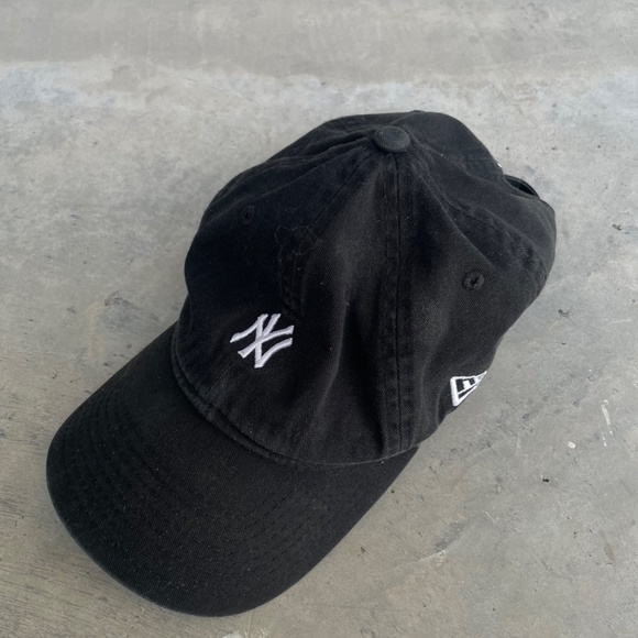 NEW ERA NEW YORK BASIC LOGO HAT - Picture 1 of 2